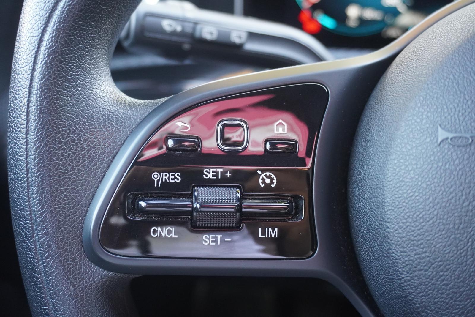 Mercedes-Benz A200 Progressive Navi Panorama Android Apple PDC