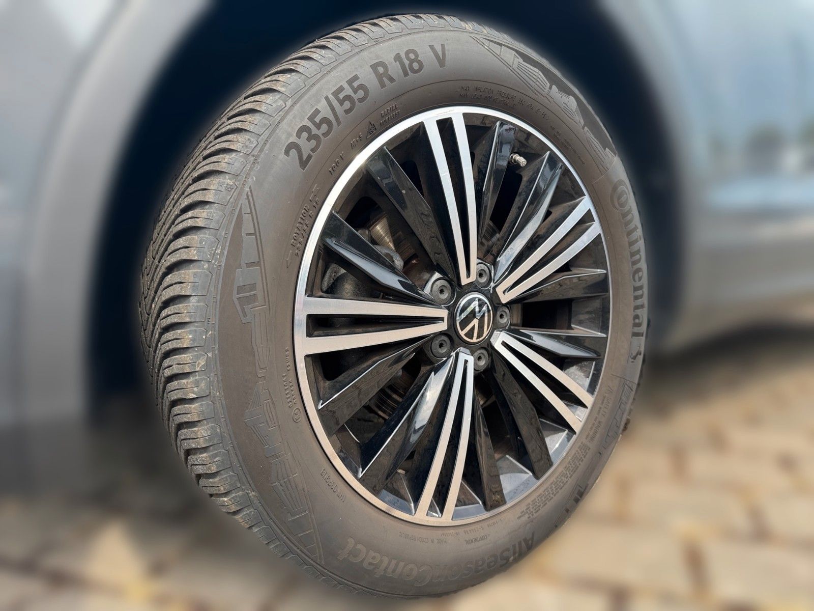 Fahrzeugabbildung Volkswagen Tiguan Life ACTIVE 1.5 TSI