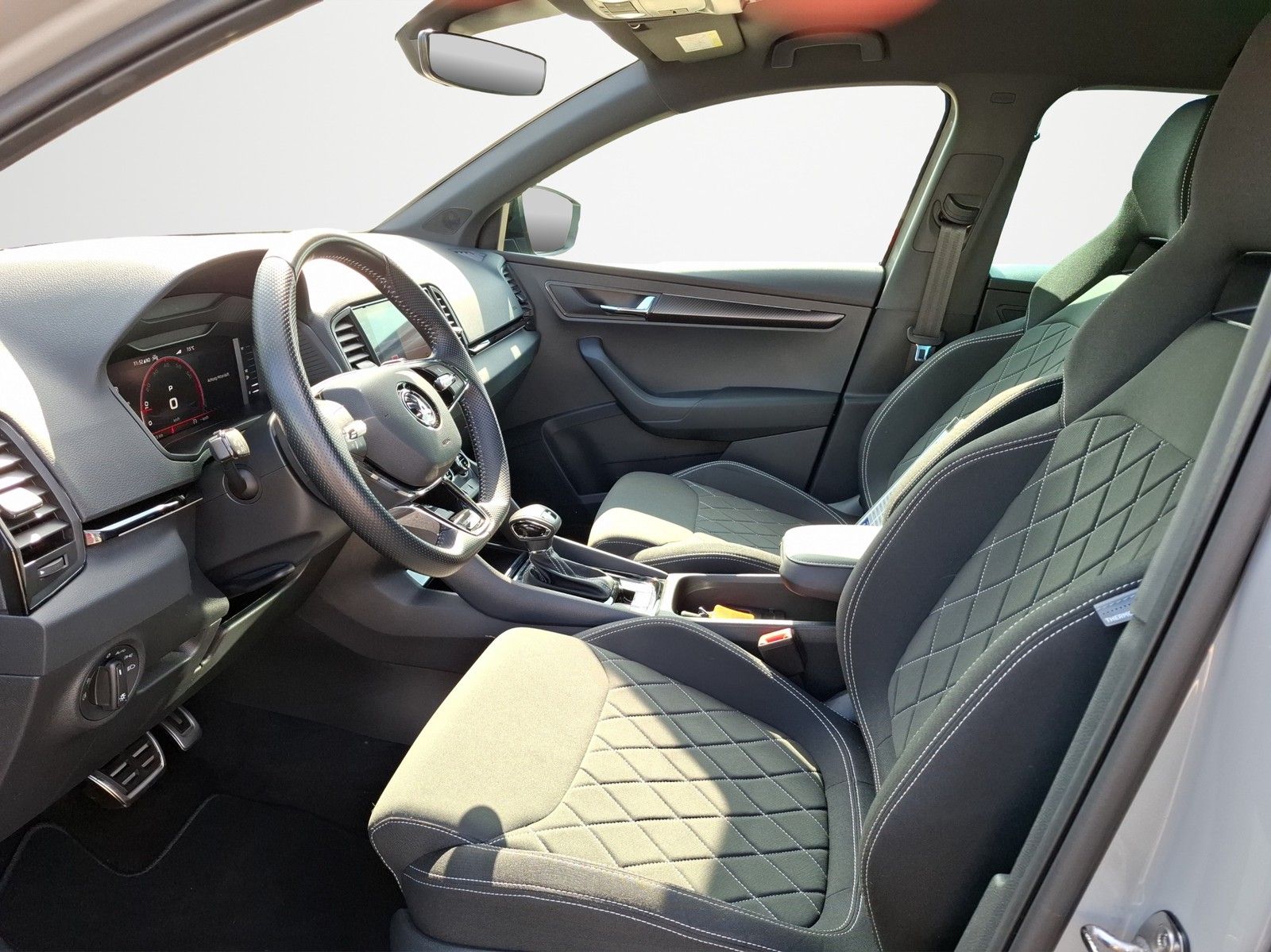 SKODA Karoq 1.5 TSI Sportline DSG / STHZG / NAVI / LED - Image 9