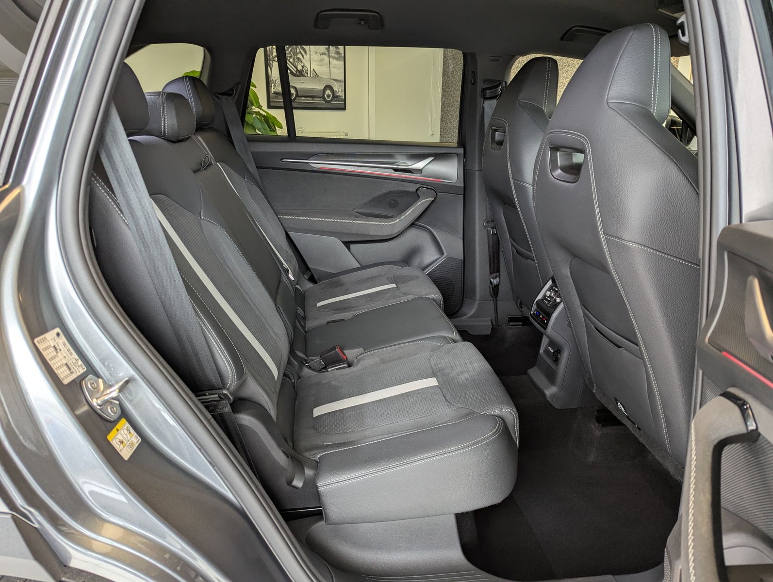Fahrzeugabbildung SKODA Kodiaq 2.0 TDI Sportline 7-Sitze ACC Memory 20"