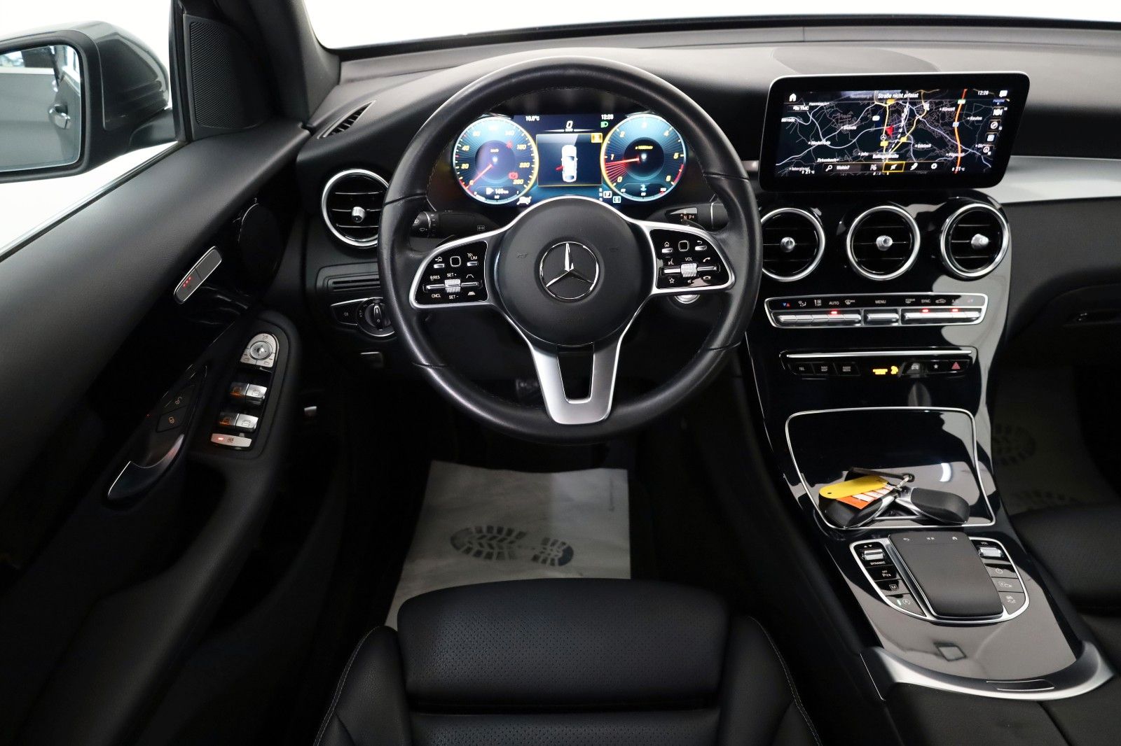 Fahrzeugabbildung Mercedes-Benz GLC 200d Coupé Leder,Navi,LED,Kamera,SH,PDC,AHK