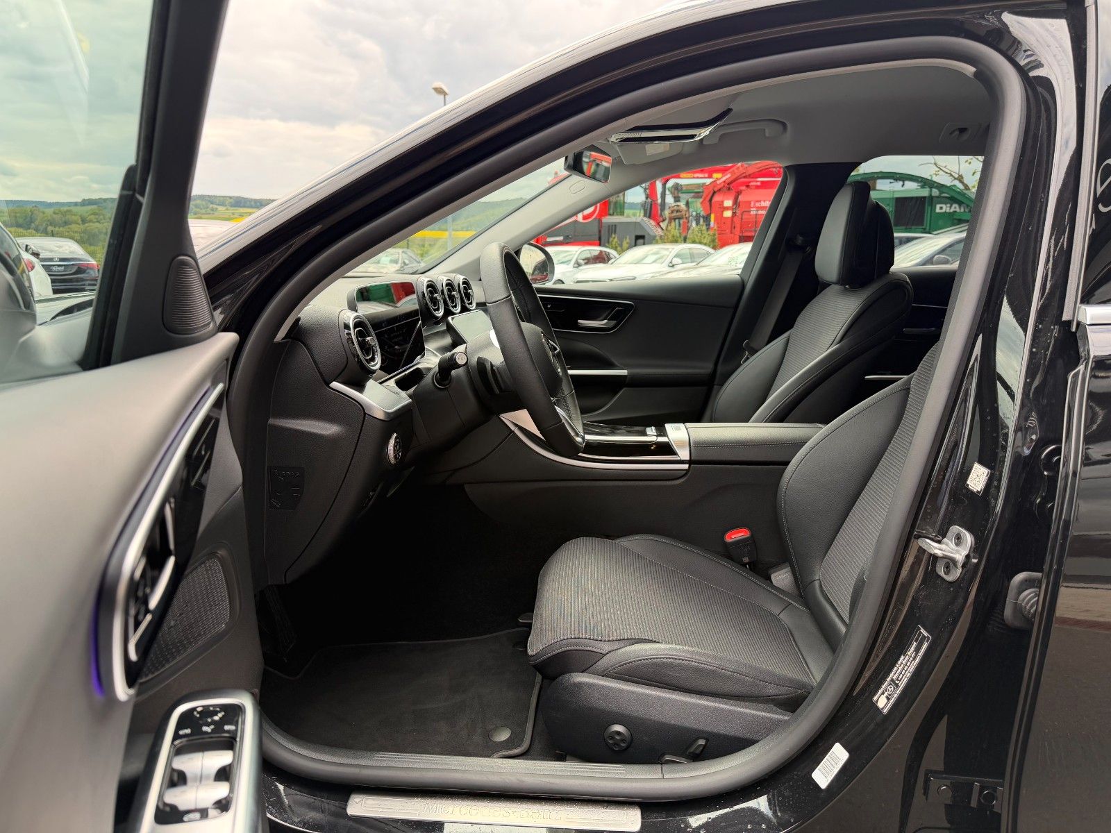 Fahrzeugabbildung Mercedes-Benz C 180 T Avantgarde AHK+TOTW+R-Kamera+DAB