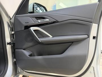 2026 BMW IX1 缩略图 33