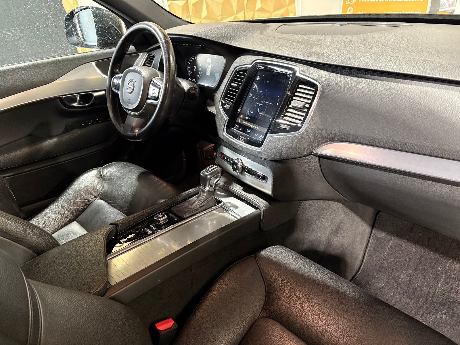 Fahrzeugabbildung Volvo XC90 Momentum AWD/NAVI/KAMERA/APPLE/KLIMA/SHZ