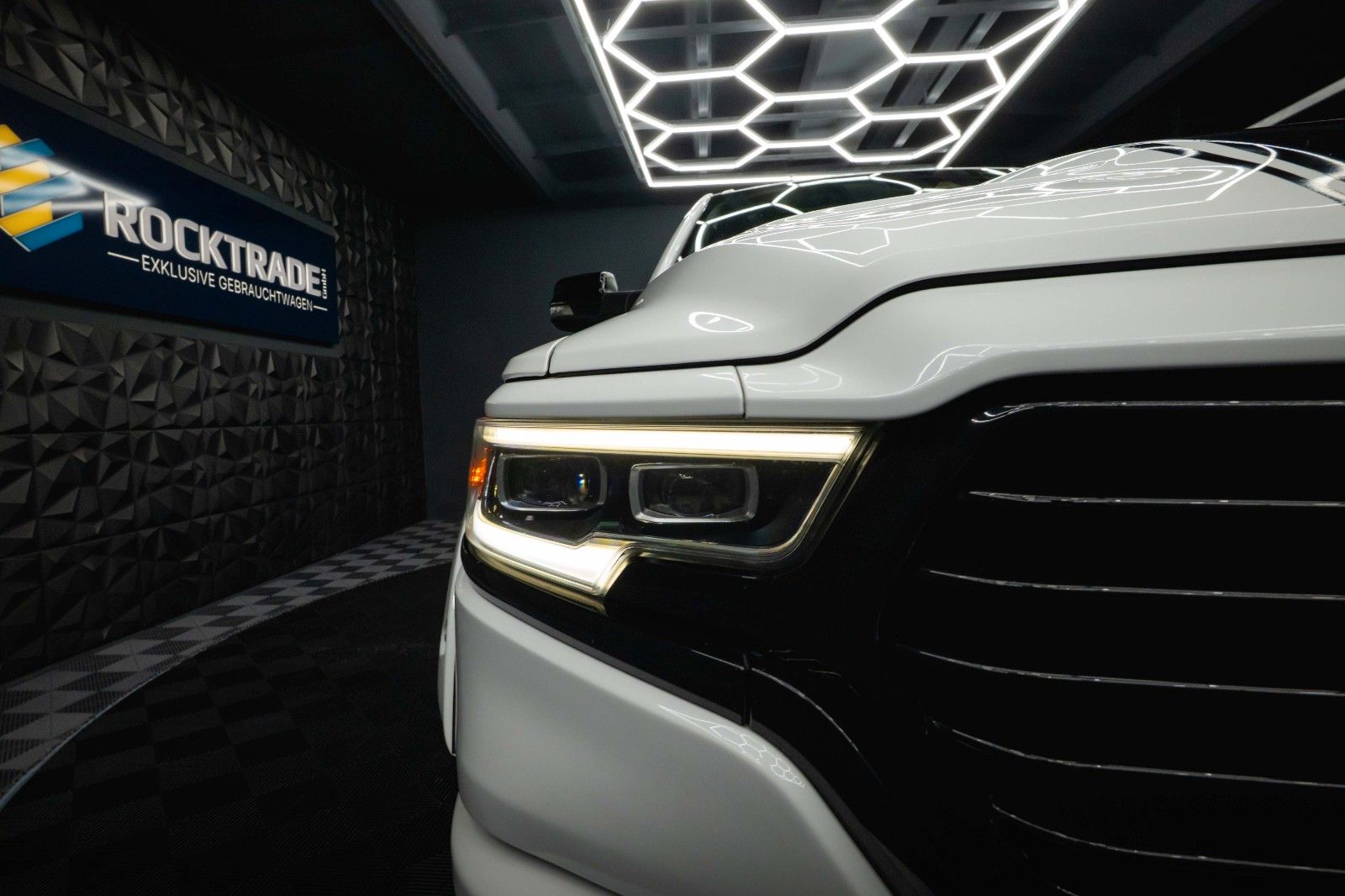 Fahrzeugabbildung Dodge RAM 5.7 V8 HEMI LIMITED Offroad Night-Paket *LED