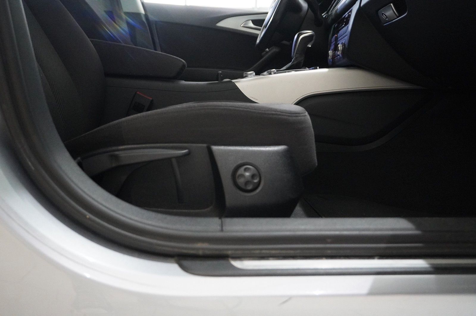 Fahrzeugabbildung Audi A6 Avant 2.0 TFSI QUATTRO NAVI/LED/KAMERA/SH/TÜV