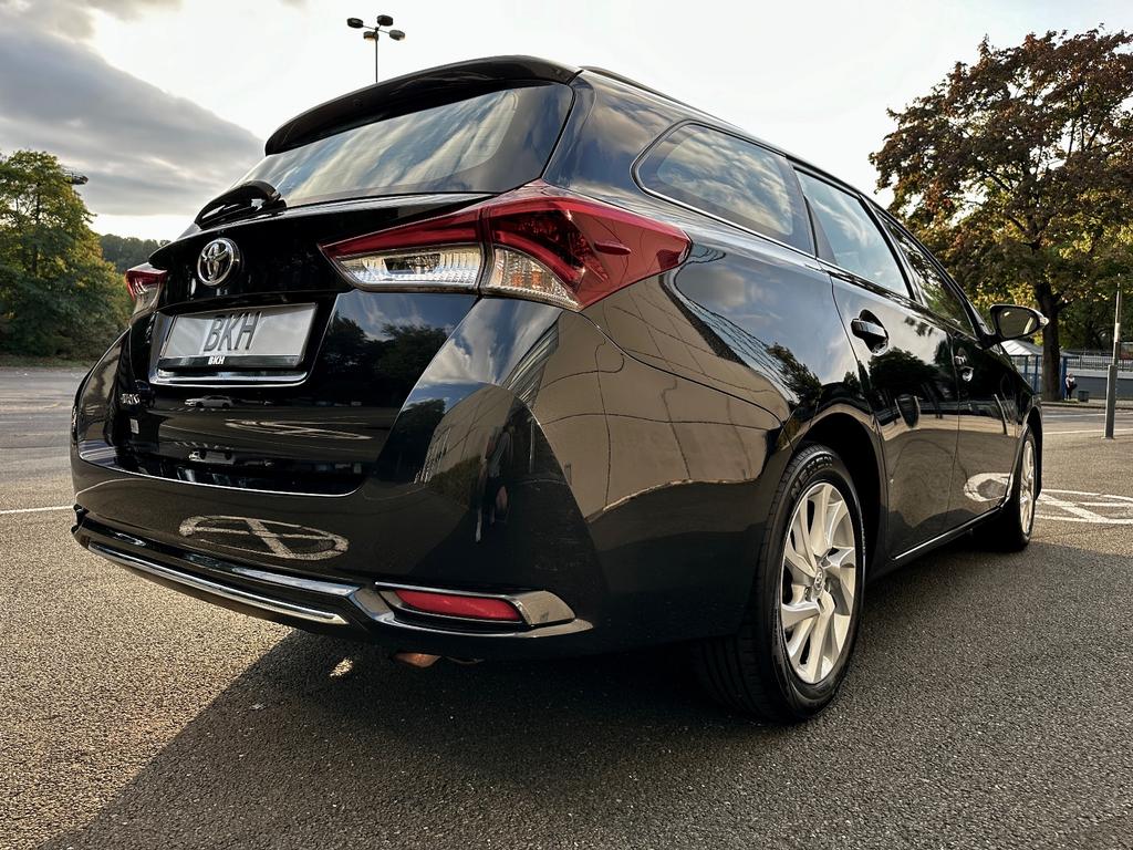 Toyota Auris Touring Sports