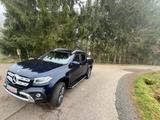 Mercedes-Benz X 250 - blaue Mercedes-Benz X 250