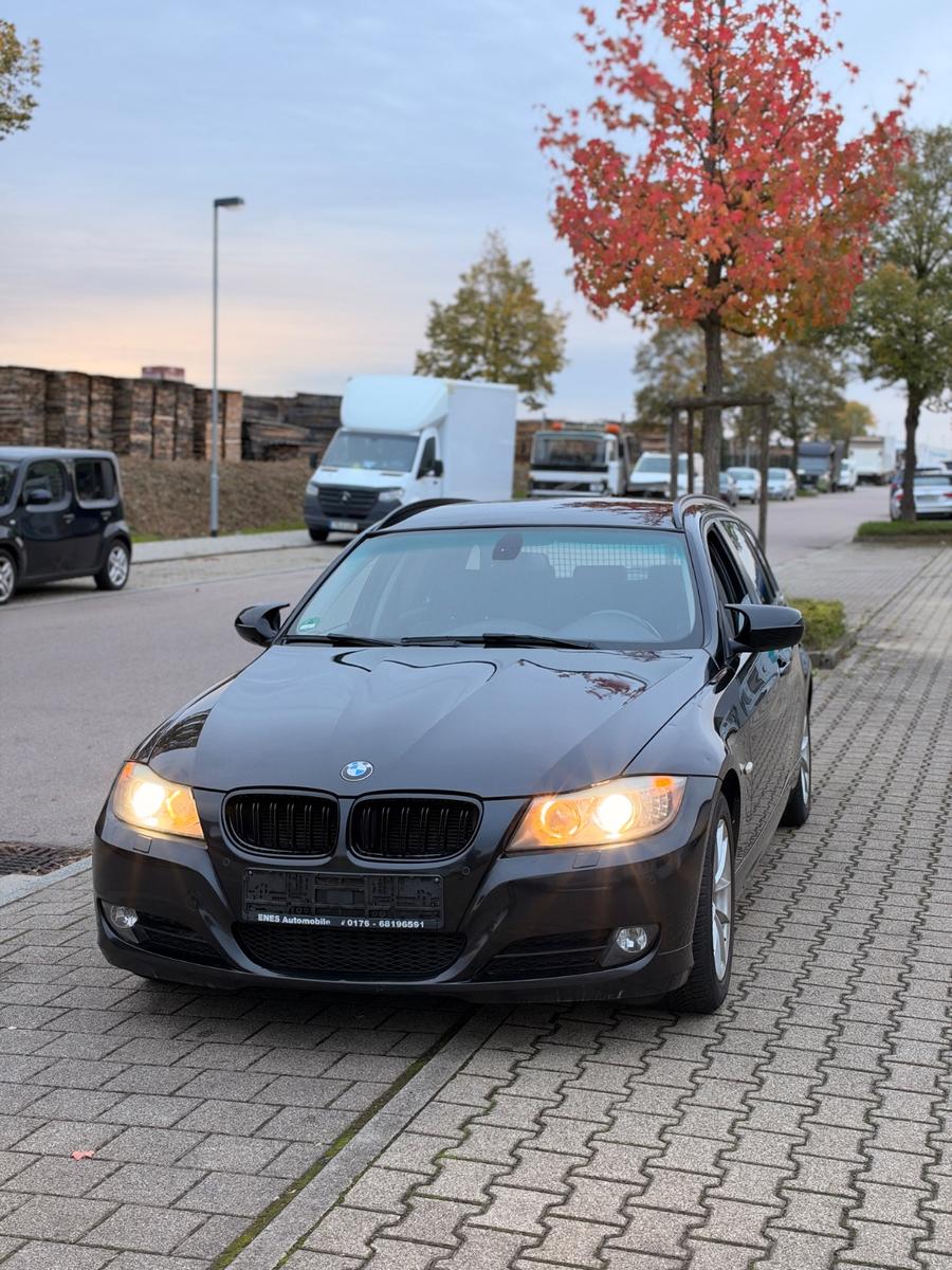 BMW 320 2010 — interior