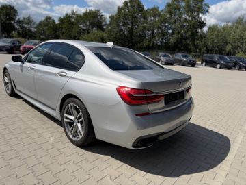BMW 750 - 4