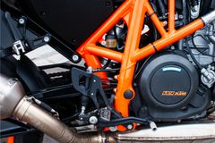 KTM Duke 690 R + A2 / 35 kW  + Akra + IXS Taschen