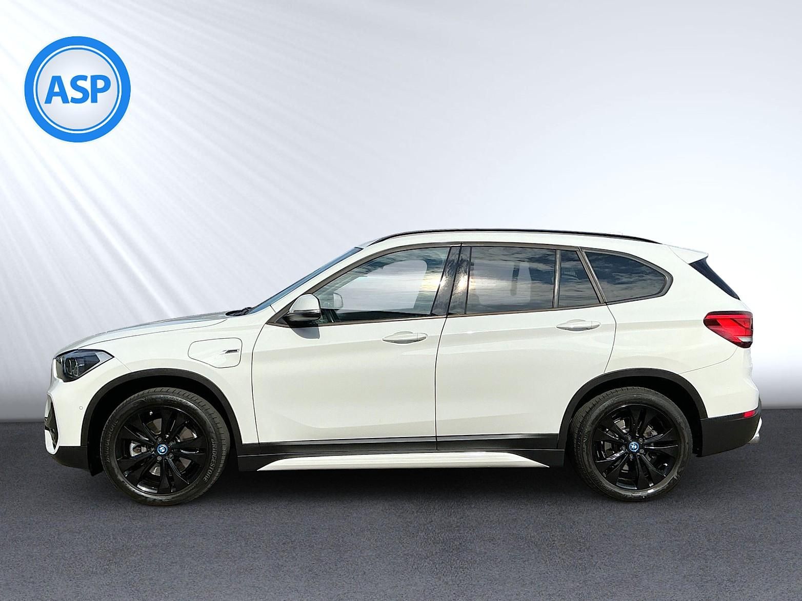BMW X1 xDrive 25e AUT Sport Line LED PAN NAV PDC RFK imagem 2