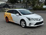 Toyota Avensis Combi 2,2-l-D-4D Automatik Executive - Toyota Avensis in Wuppertal