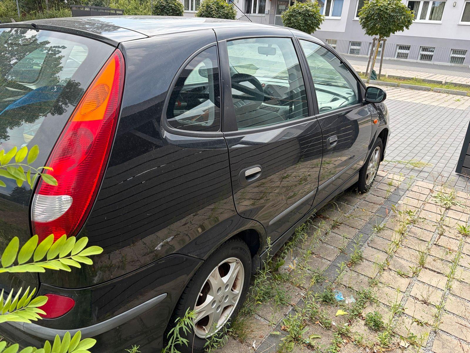Nissan Almera Tino 2004 — engine 116 HP (85kW)