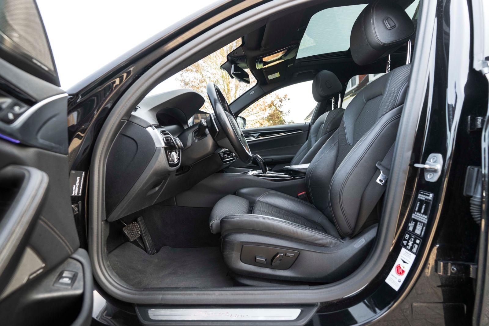 Fahrzeugabbildung BMW 520d xDrive SPORT SHADOW ACC LED H&K 360° TOTW