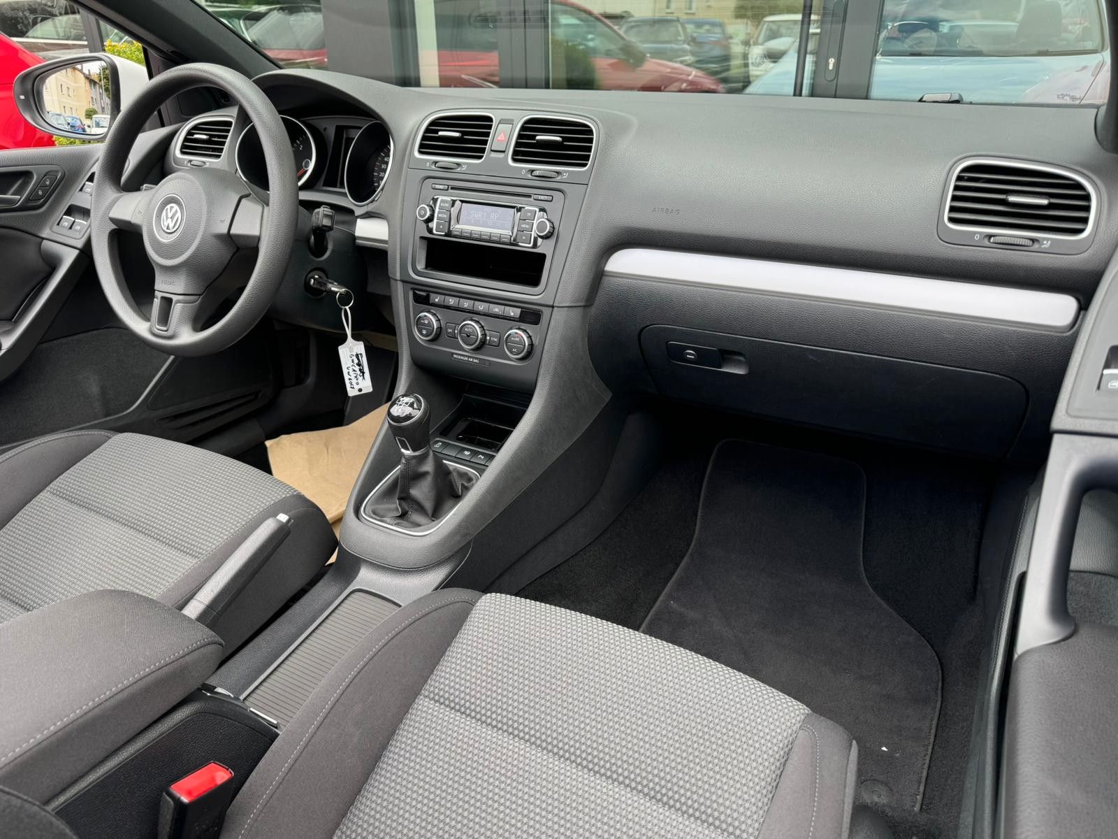 Fahrzeugabbildung Volkswagen Golf VI 1.6 TDI Cabriolet Basis BMT