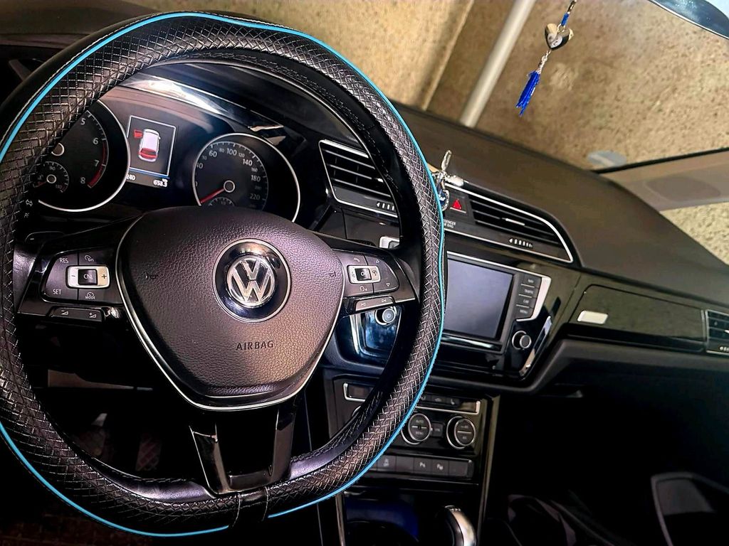 Image of Volkswagen Touran