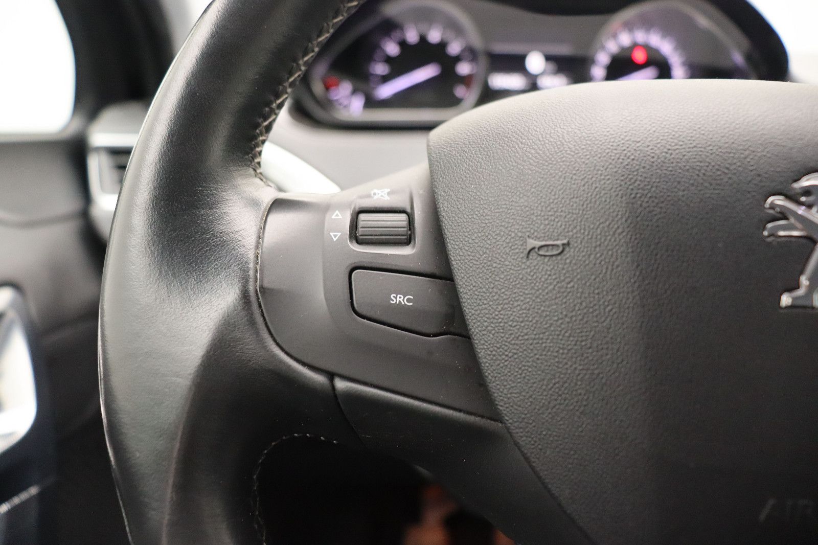 Fahrzeugabbildung Peugeot 2008 1.6 Allure NAVI