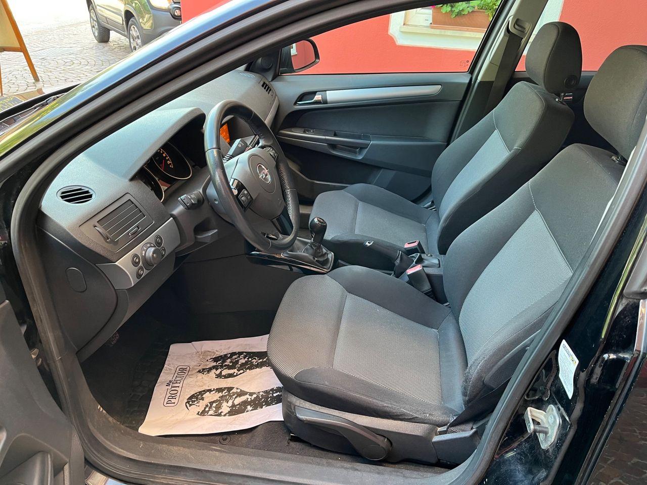 Opel Astra 2010 — photo 6