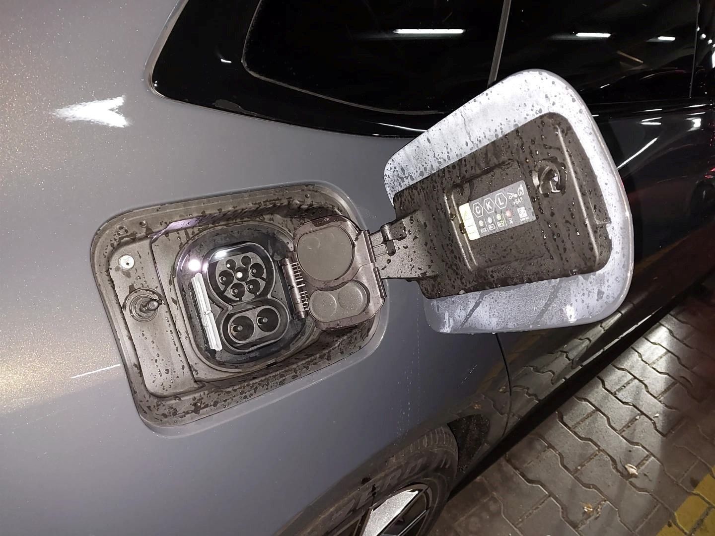 Fahrzeugabbildung BMW i4 xDrive40 Gran Coupé, Parking Assistant Plus