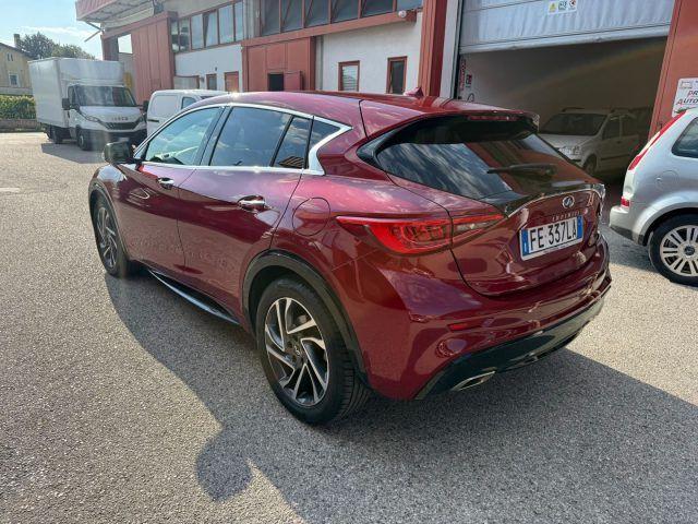 Infiniti Q30