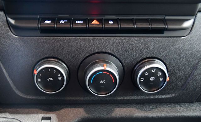 Fahrzeugabbildung Renault Master dCi 145 Doka Pritsche 7-Sitzer KLIMA T040