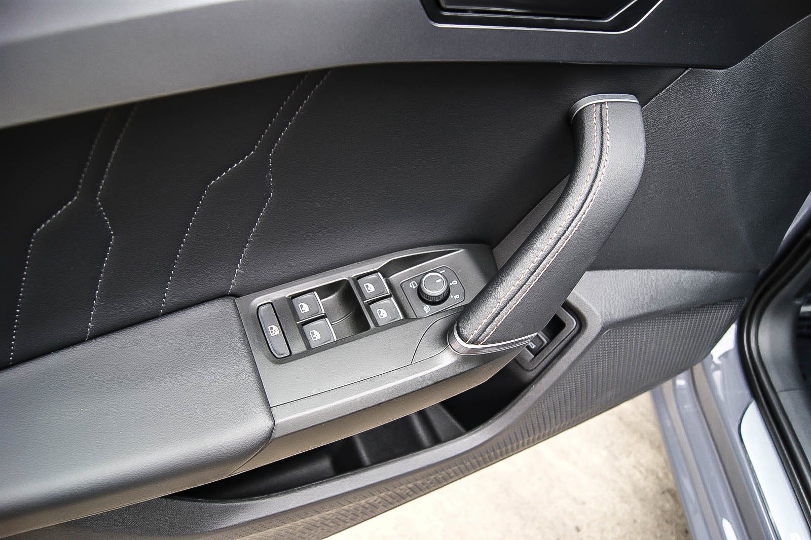 Fahrzeugabbildung CUPRA Leon Sportstourer e-Hybrid PANORAMA CARPLAY ACC