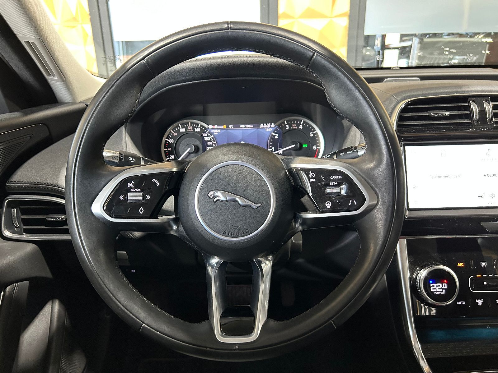 Fahrzeugabbildung Jaguar XE S/APPLE/KAMERA/SHZ/KLIMA/1.HAND