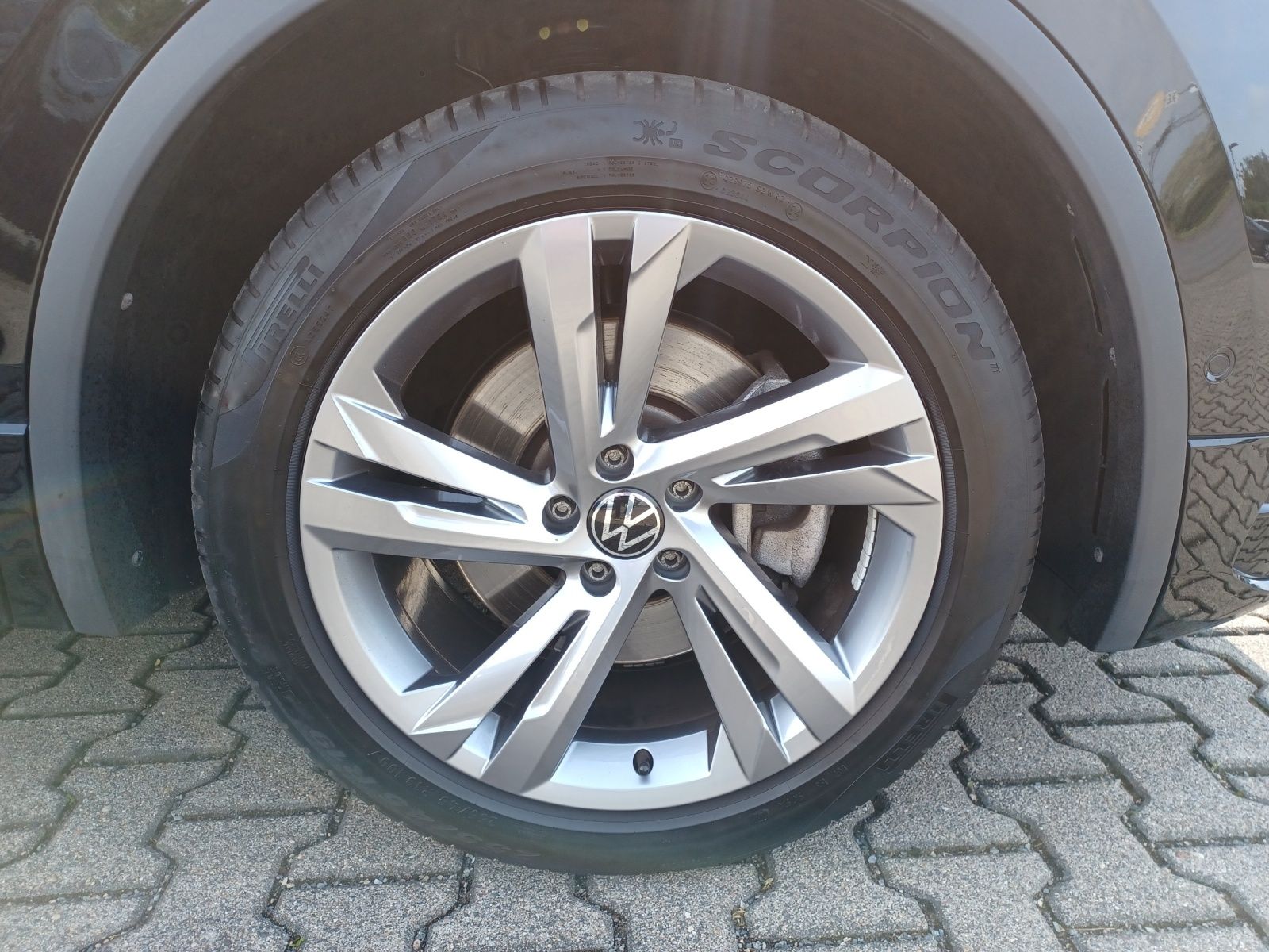 Fahrzeugabbildung Volkswagen Tiguan TSI R-Line 4M DSG R-Lin STH Matrix AHK Na