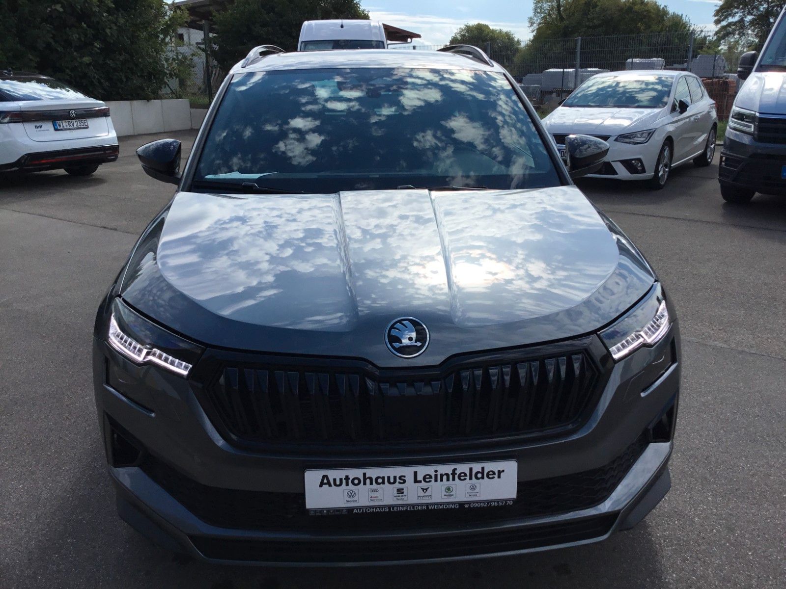 Fahrzeugabbildung SKODA Karoq 2.0l TSI DSG 4x4 Sportline+AHK+Matrix+Pano