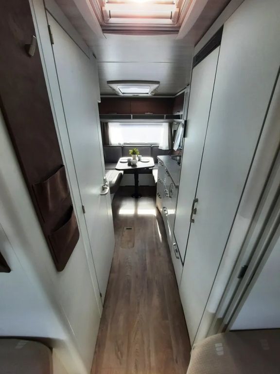 Fahrzeugabbildung HYMER / ERIBA / HYMERCAR Nova 530 Mover, Solar, Combi Heizung