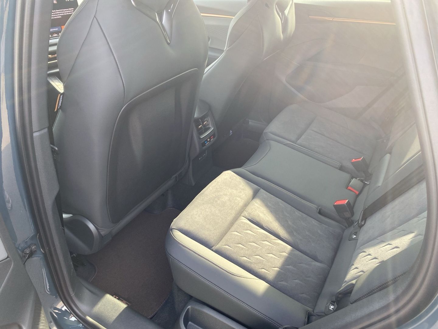 Fahrzeugabbildung CUPRA Terramar 1.5 eTSI 110 kW EU6e digitales Cockpit