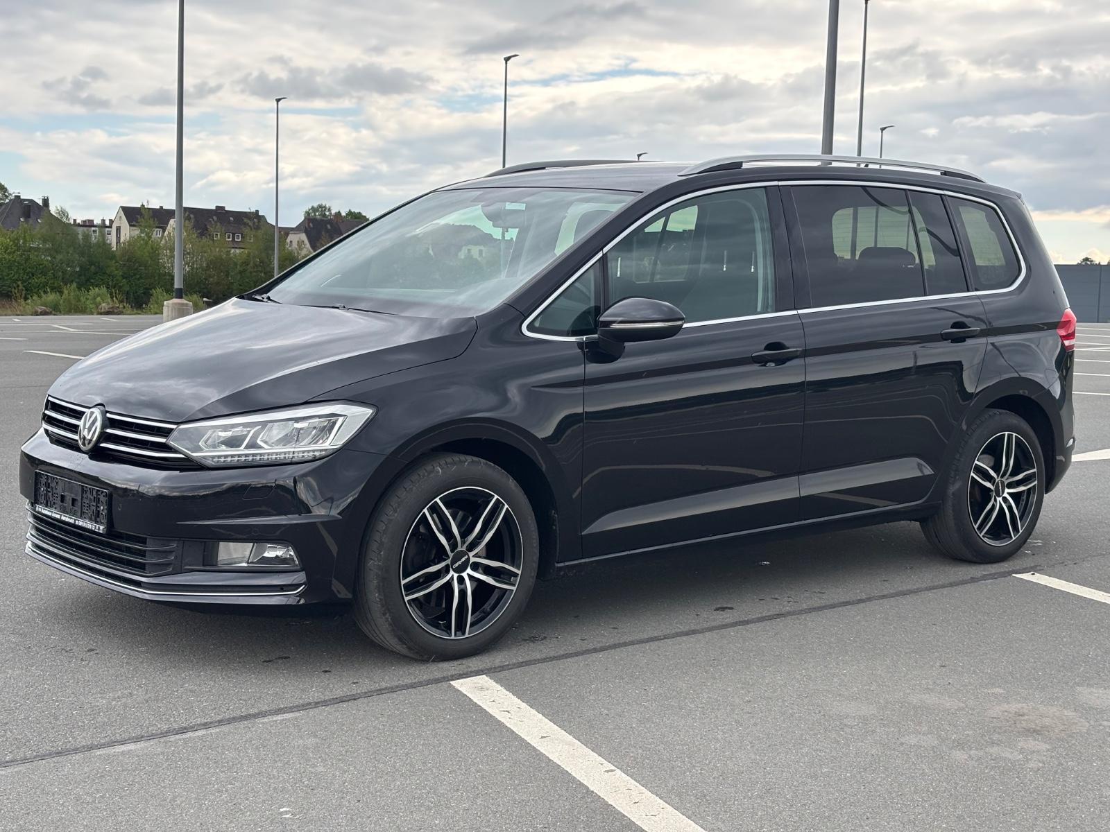 Volkswagen Touran 2.0 TDI Highline DSG 7. Sitze ACC ALU