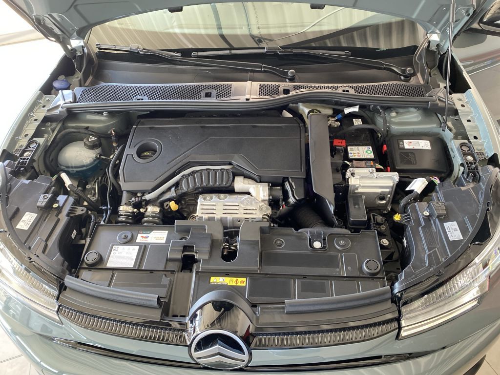 Fahrzeugabbildung Citroën C4 Hybrid 145 PLUS *Allwetterreifen*beh. Frontsc