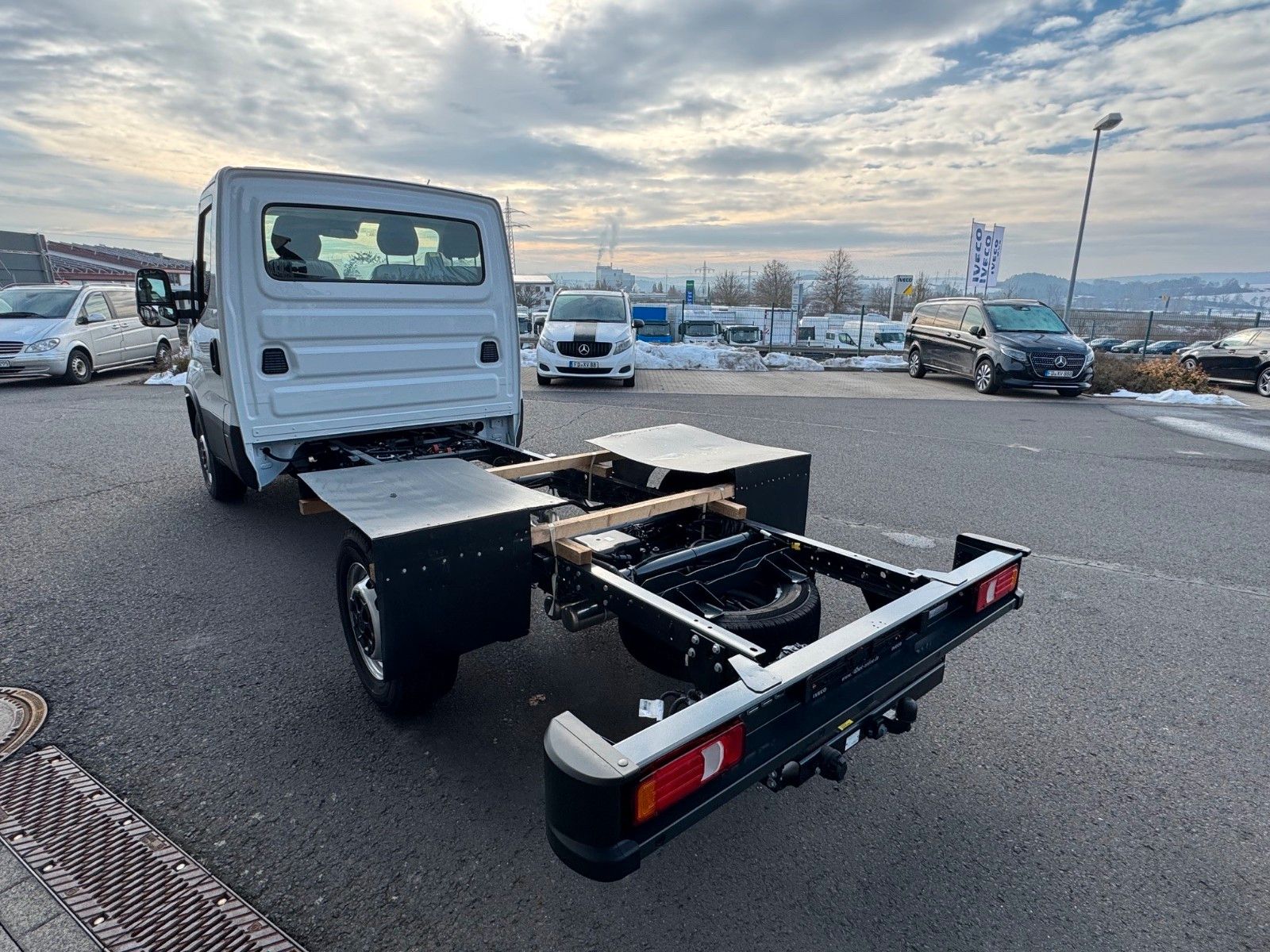 Fahrzeugabbildung Iveco Daily 35S14 HA8 Fahrgestell *R3.450mm*AHK*Luft*