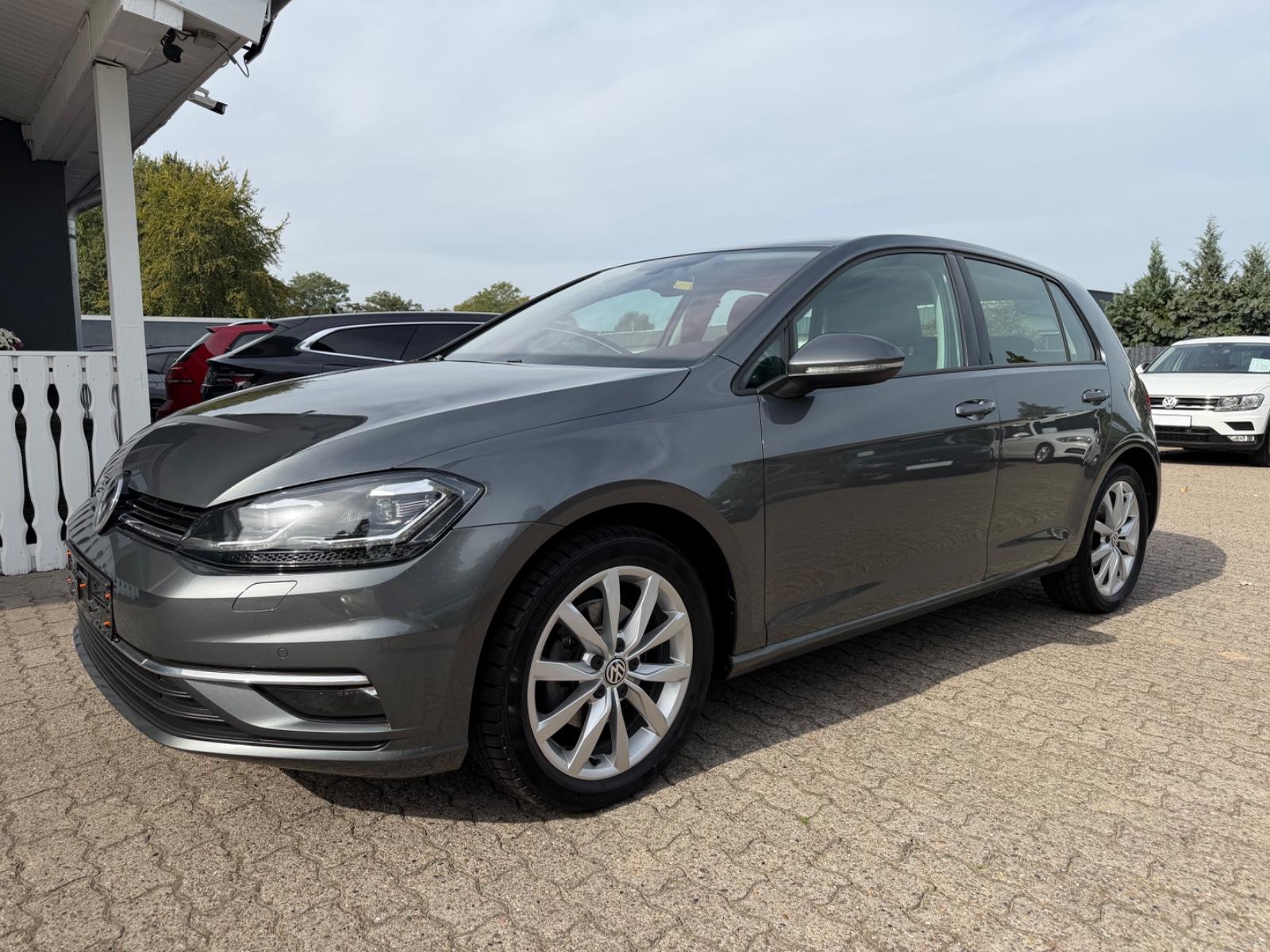 Volkswagen Golf VII Lim. Highline Navi LED ACC App Connect