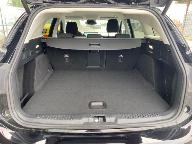 Fahrzeugabbildung Ford Focus Turnier Active X Autom., NAVI+RFK*PDC*LED