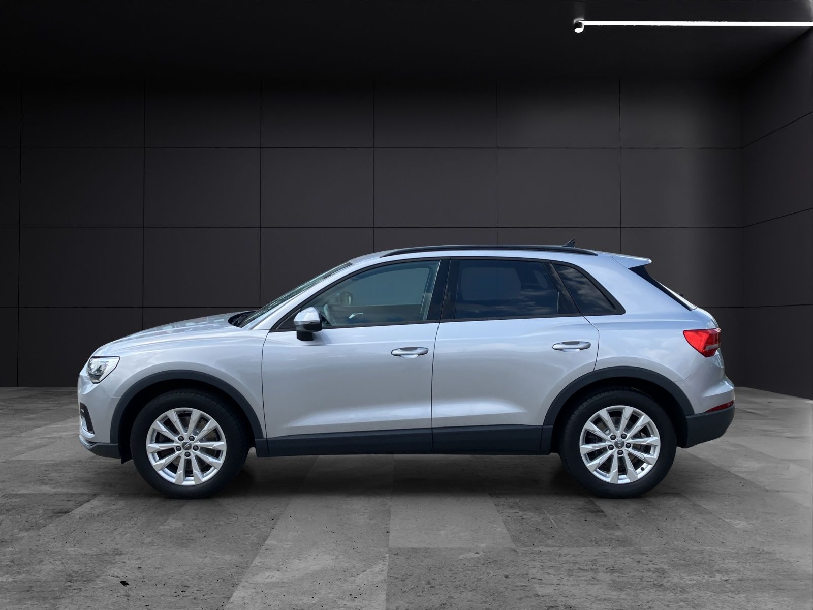 Fahrzeugabbildung Audi Q3 40 TFSI quattro S-tronic LED 18" AVC SHZ