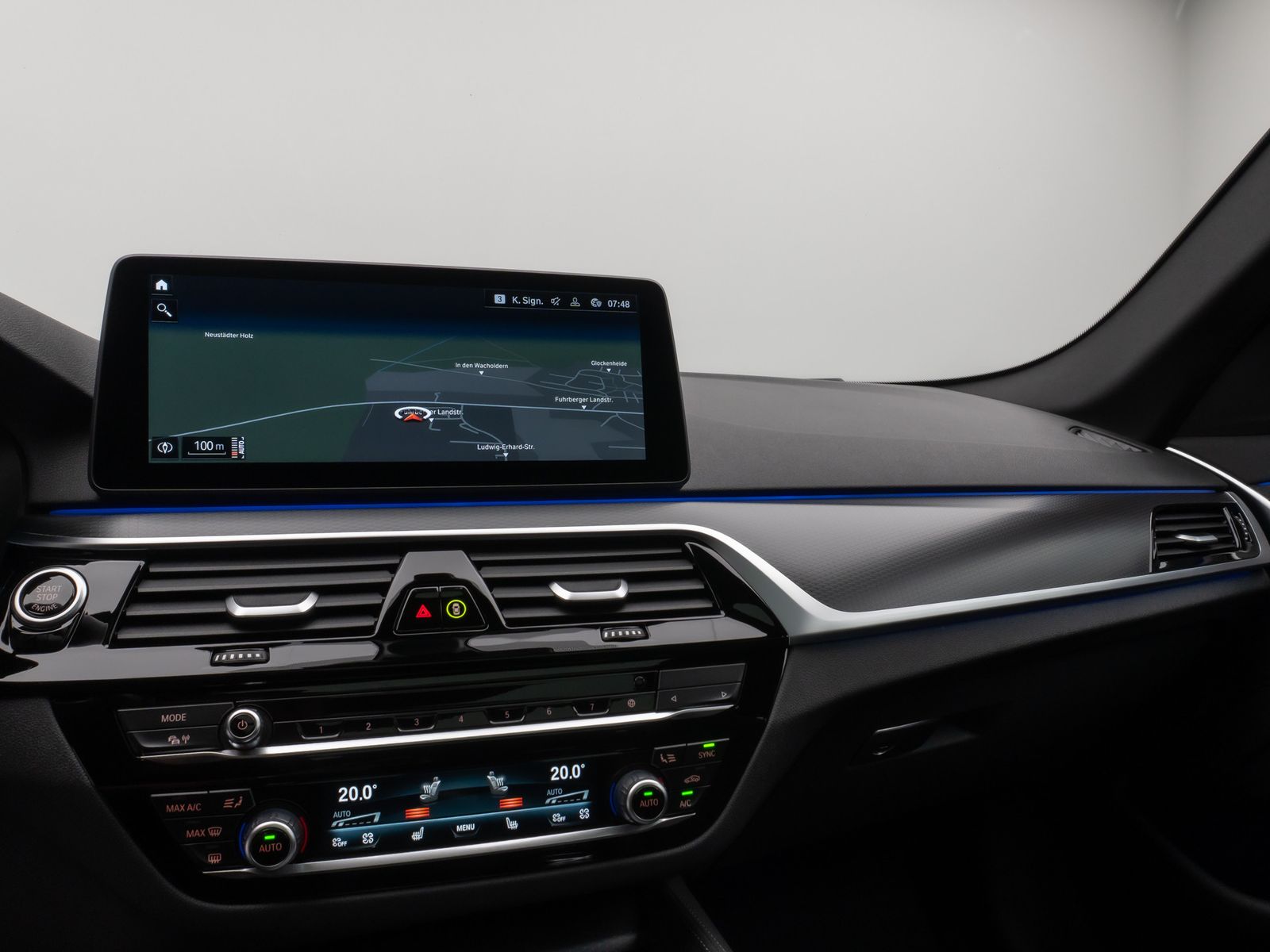 Fahrzeugabbildung BMW 520d xD M Sport Panorama Kamera DAB AHK Alarm