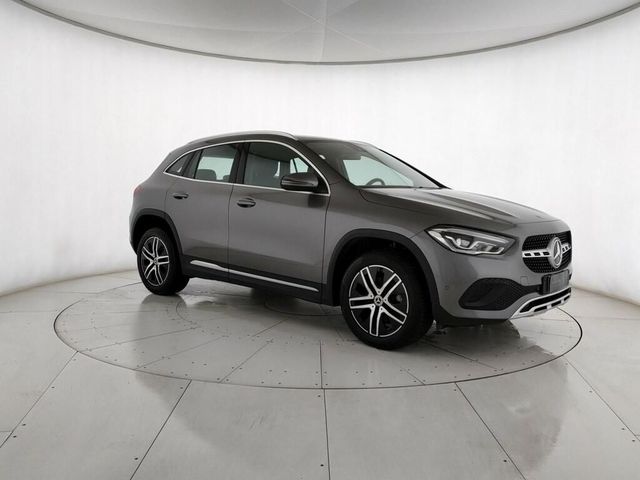 Mercedes-Benz Mercedes GLA 180 180 D Premium 8G-DCT