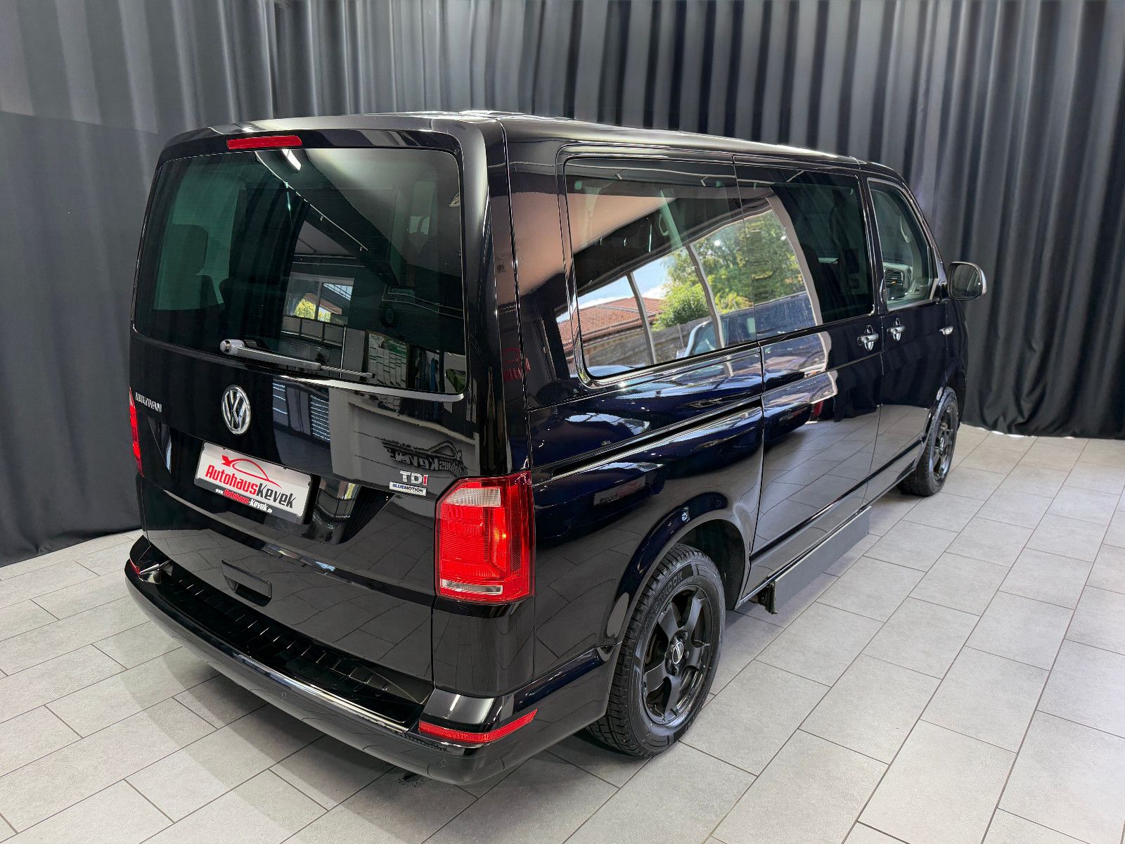 Fahrzeugabbildung Volkswagen T6 Multivan Trendline|Behindertengerecht|DSG|NAV