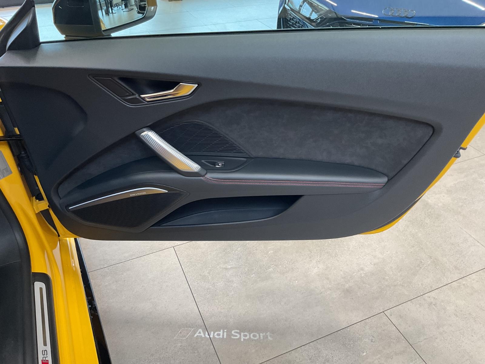 Audi TT RS Coupe Akropovic B&O Matrix 440PS 280km/h