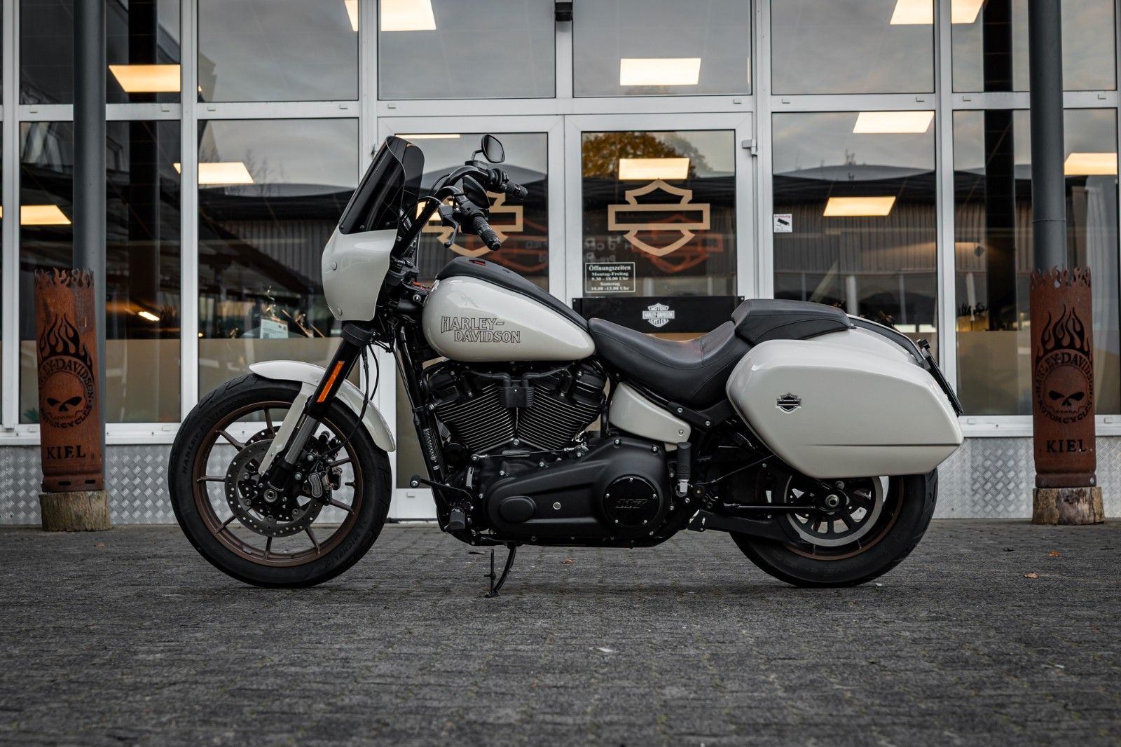 Fahrzeugabbildung Harley-Davidson FXLRS LOW RIDER S 117 CUI - JEKILL&HYDE -