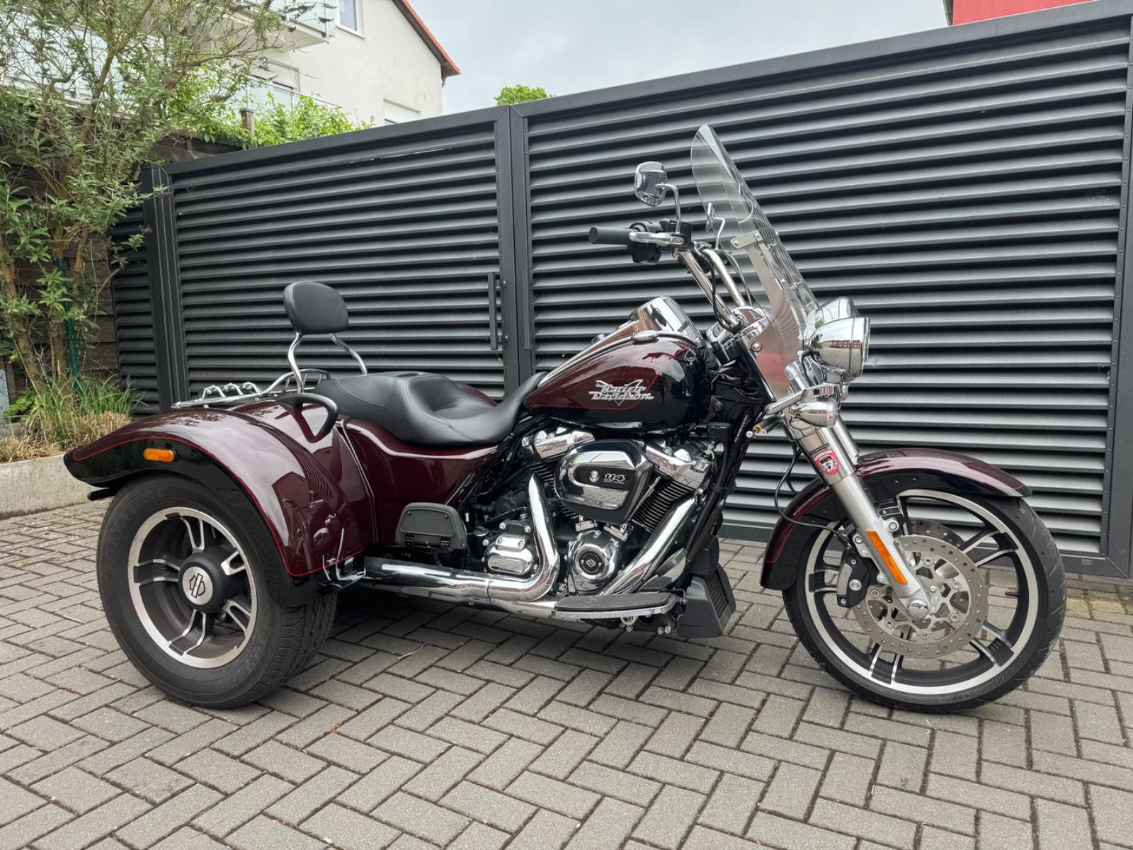 Harley-Davidson FLRT 114 Freewheeler nur 1592 km WIE NEU
