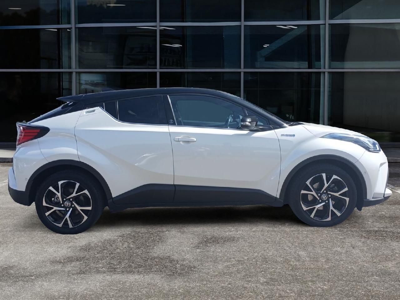 Fahrzeugabbildung Toyota C-HR Hybrid Team D
