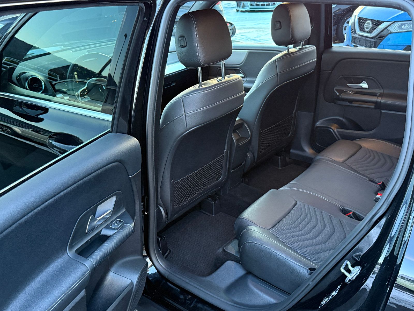 Fahrzeugabbildung Mercedes-Benz GLB 220d 4Matic Aut AHK DAB Navi Memory SHZ PDC