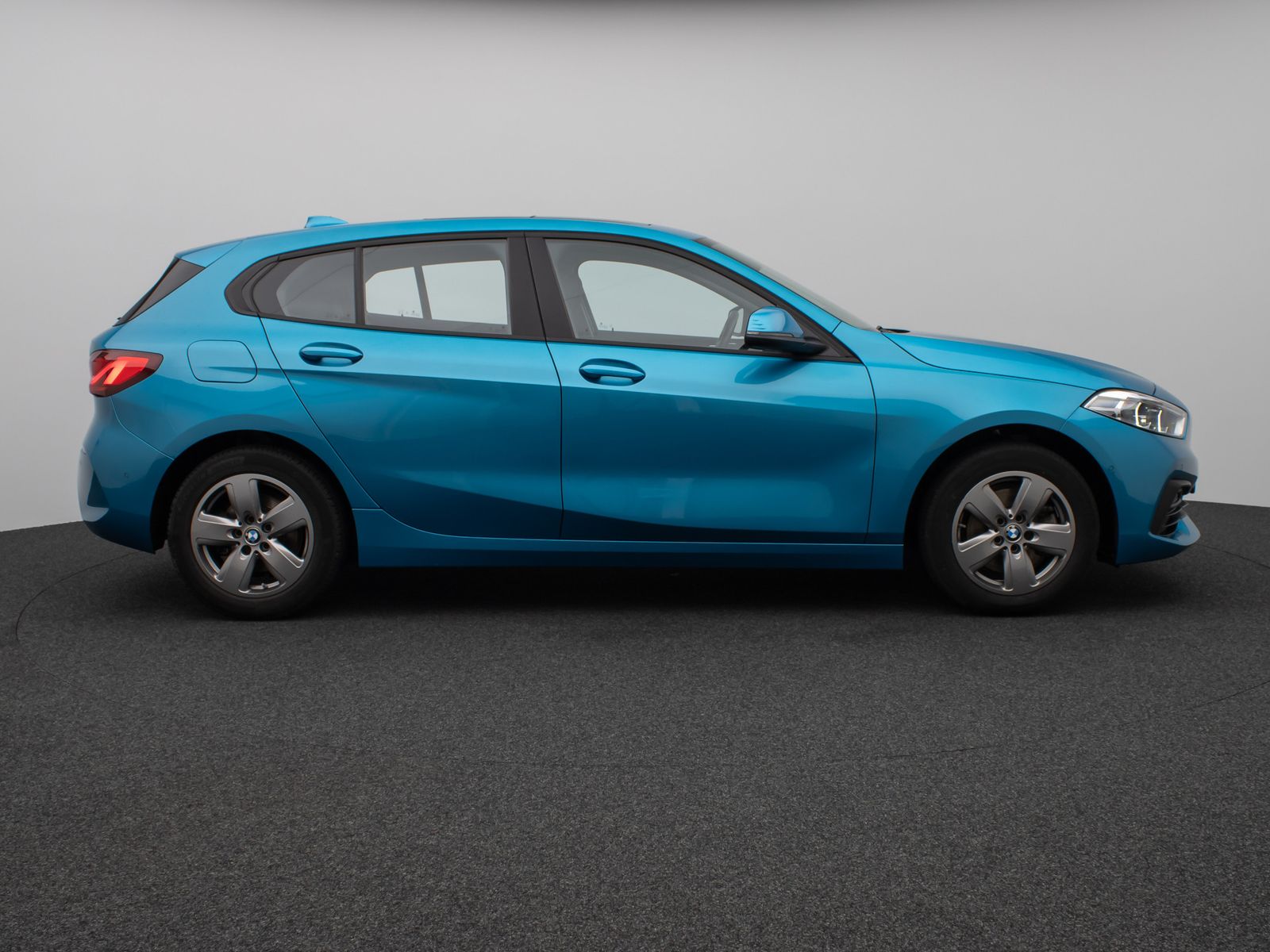 Fahrzeugabbildung BMW 118i Panorama Kamera Lenkrhzg DAB Komfort Sport