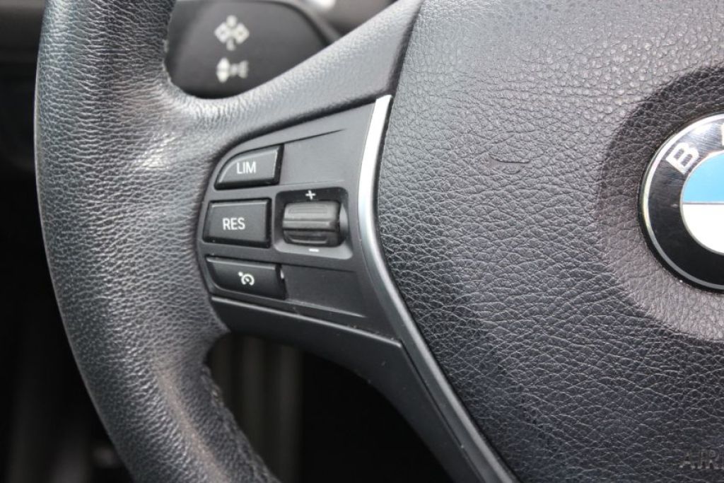 Fahrzeugabbildung BMW 220i Cabrio Aut. Advantage