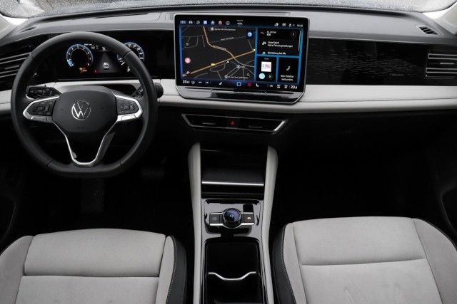 Volkswagen Tiguan 1.5 eTSI Elegance AHZV Keyless Navi foto 5