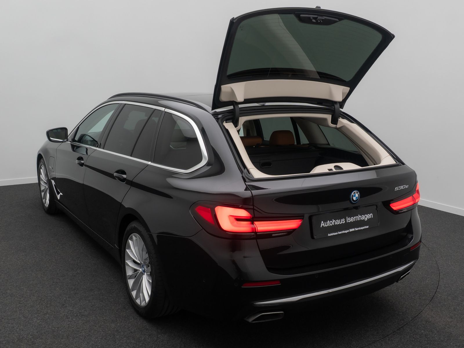 Fahrzeugabbildung BMW 530e Luxury Line Panorama Kamera Laser HUD DAB